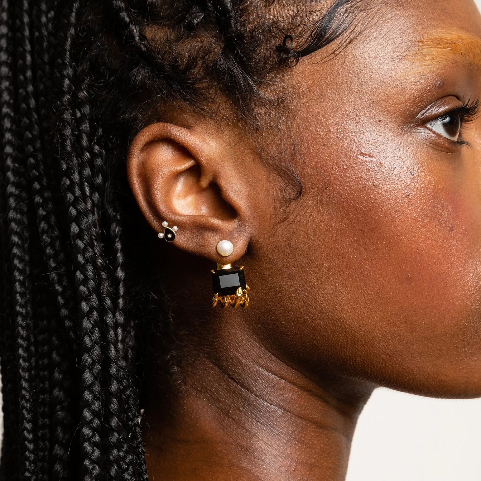 Anissa Kermiche Boucle D'Oreille Manipulee