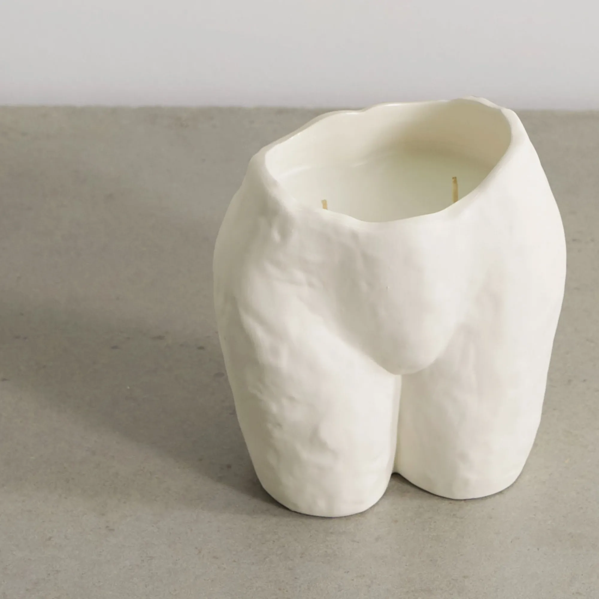 Anissa Kermiche Bougie Popotin (Blanc)