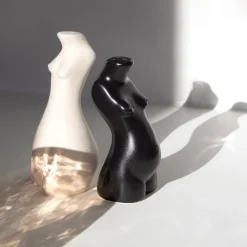Anissa Kermiche Paire De Salieres Et Poivrieres Pour Le Corps (Beige, Noir)