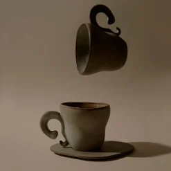 Anissa Kermiche Renversez Les Tasses De The (Gris Tachete De Rousseur Mat)